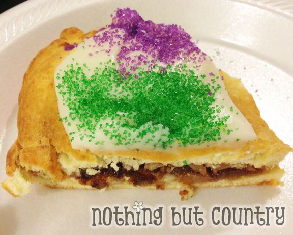 Easy King Cake for Mardi Gras | NothingButCountry.com