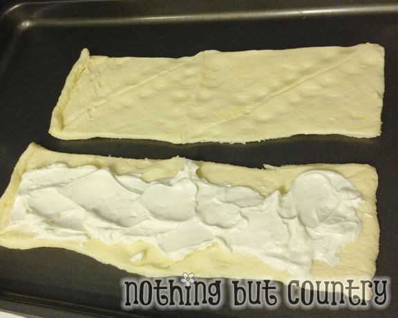 Easy King Cake for Mardi Gras | NothingButCountry.com