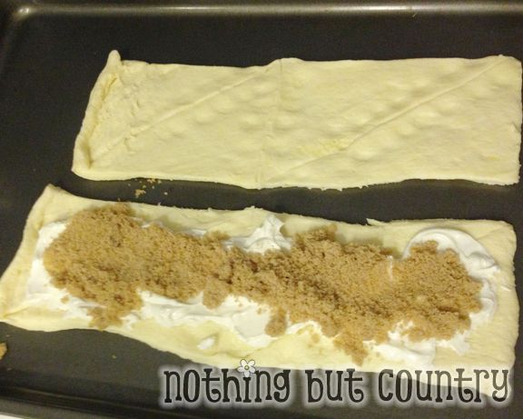 Easy King Cake for Mardi Gras | NothingButCountry.com