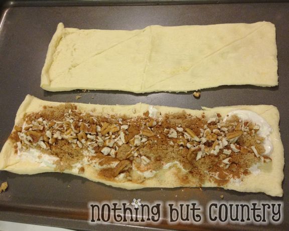 Easy King Cake for Mardi Gras | NothingButCountry.com