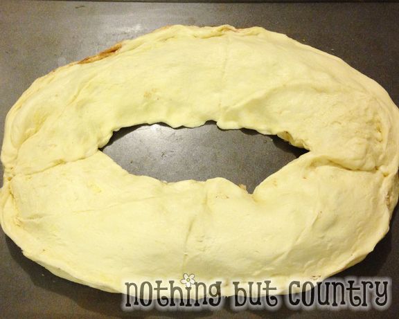 Easy King Cake for Mardi Gras | NothingButCountry.com