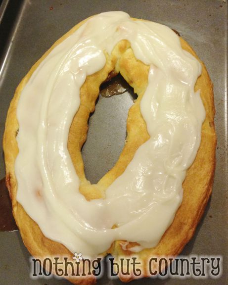 Easy King Cake for Mardi Gras | NothingButCountry.com