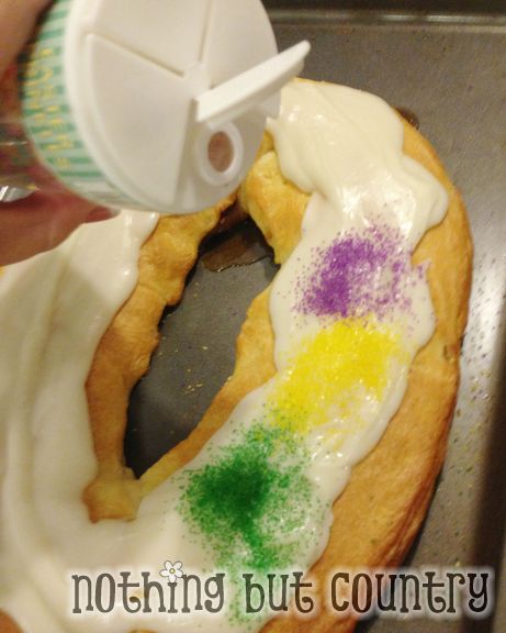 Easy King Cake for Mardi Gras | NothingButCountry.com