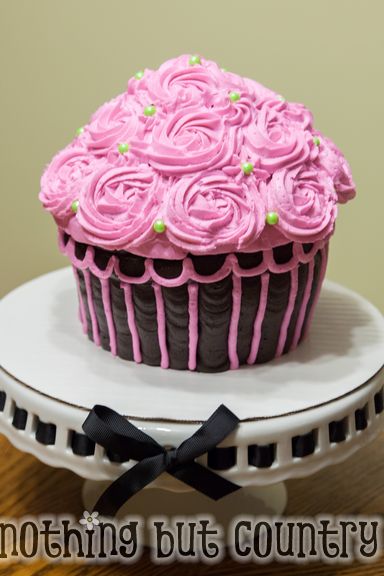 Giant Cupcake Cake | NothingButCountry.com