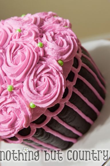 Giant Cupcake Cake | NothingButCountry.com