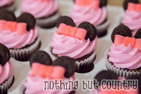 Minnie Mouse Cupcakes & Smash Cake | NothingButCountry.com