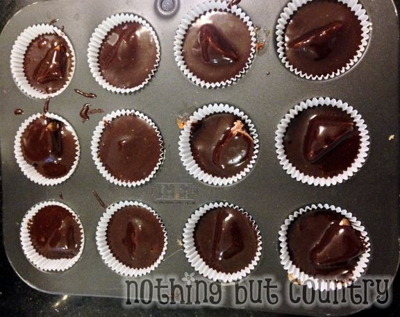 Easy Candy Filled Brownie Bites | NothingButCountry.com