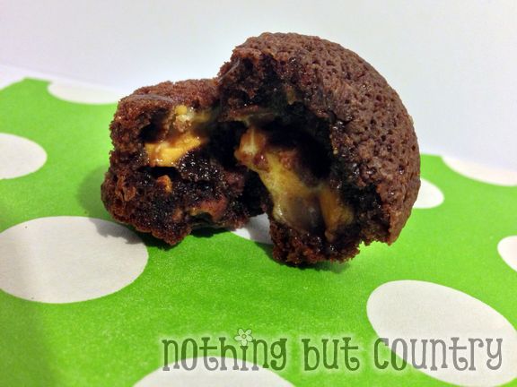 Easy Candy Filled Brownie Bites | NothingButCountry.com