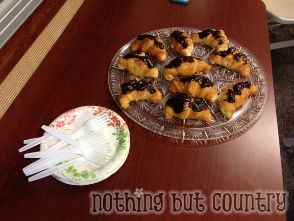 Easy No Bake Croissant Eclairs | NothingButCountry.com